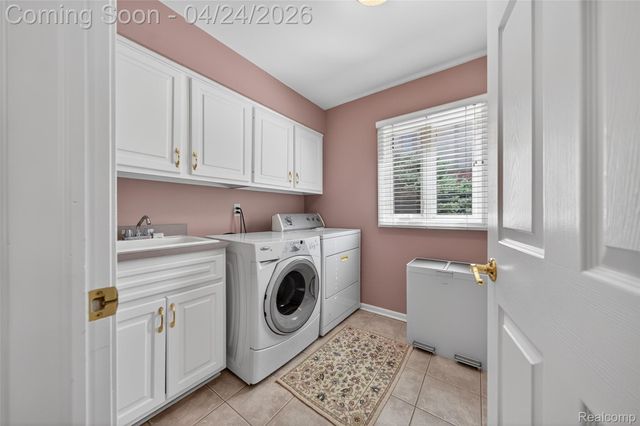 21874 Picadilly Circle, Novi, MI 48375