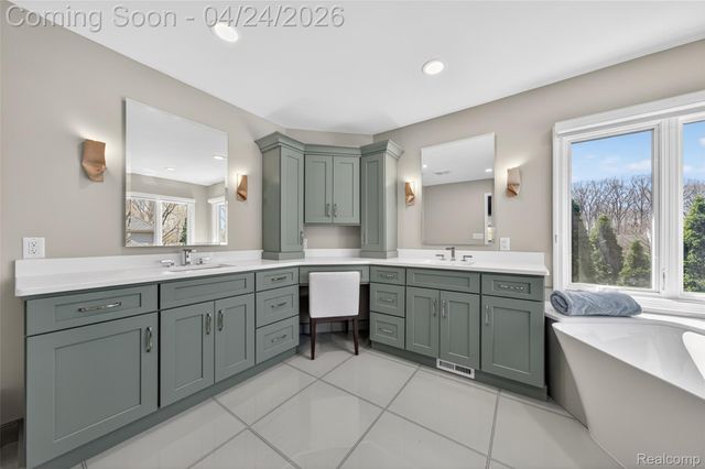 21874 Picadilly Circle, Novi, MI 48375