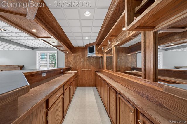 21874 Picadilly Circle, Novi, MI 48375