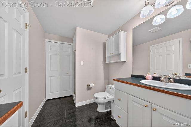 21874 Picadilly Circle, Novi, MI 48375