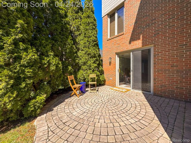21874 Picadilly Circle, Novi, MI 48375
