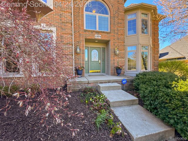 21874 Picadilly Circle, Novi, MI 48375