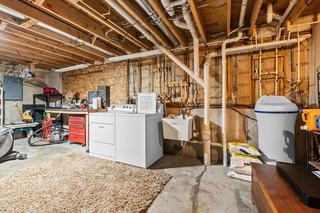 3032 STRALOW Lane, Machesney Park, IL 61115
