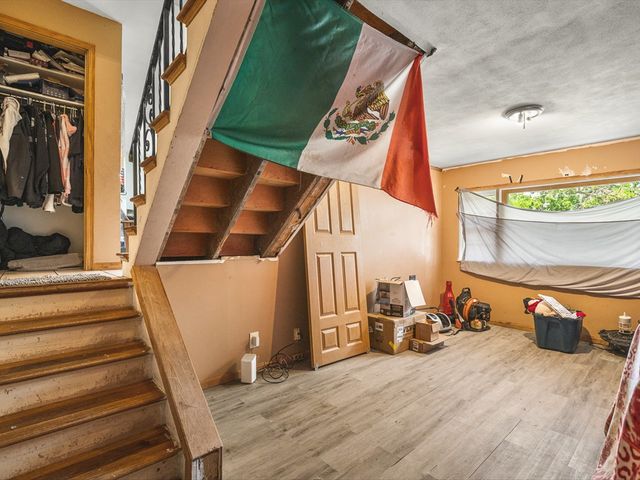 219 Walter Court, Elgin, IL 60123