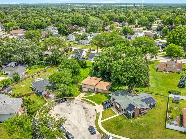 219 Walter Court, Elgin, IL 60123
