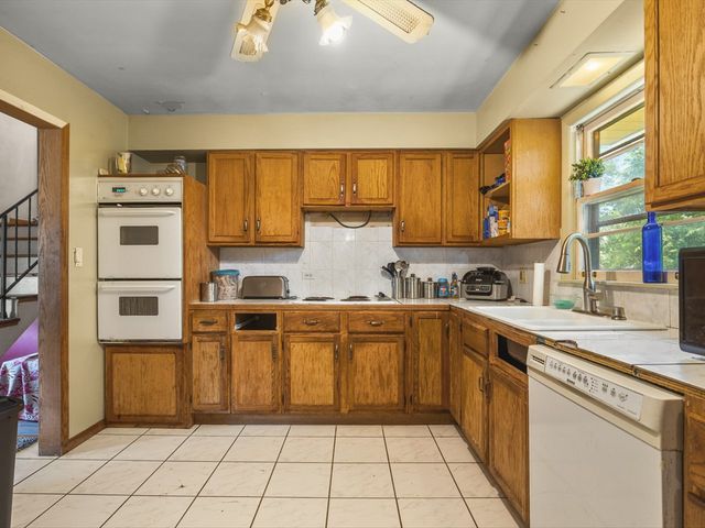 219 Walter Court, Elgin, IL 60123
