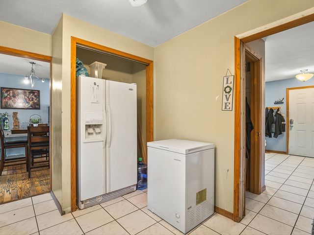 219 Walter Court, Elgin, IL 60123
