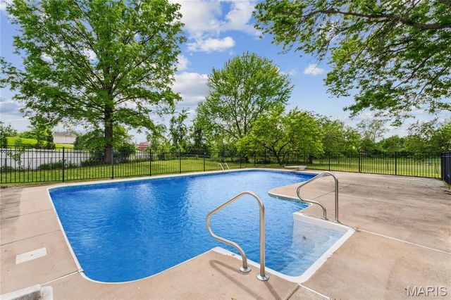 37 Cloverdale Drive, St Charles, MO 63304