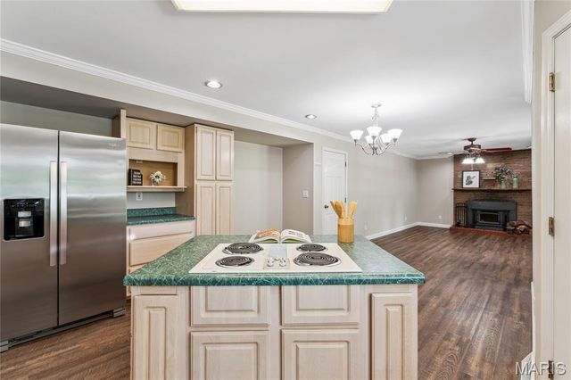 37 Cloverdale Drive, St Charles, MO 63304