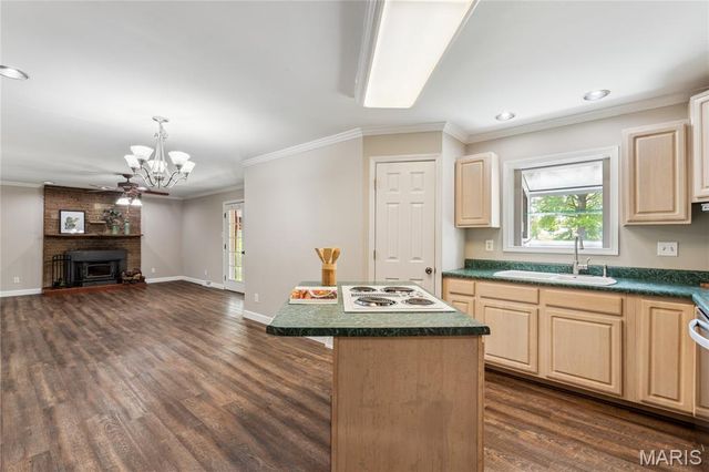 37 Cloverdale Drive, St Charles, MO 63304