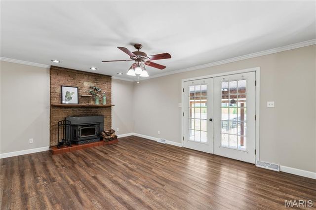37 Cloverdale Drive, St Charles, MO 63304