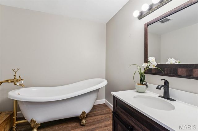 37 Cloverdale Drive, St Charles, MO 63304