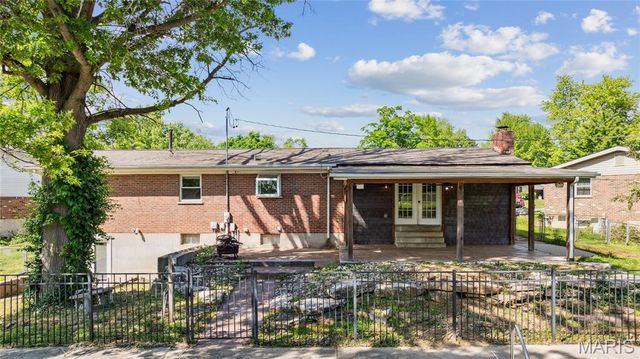 37 Cloverdale Drive, St Charles, MO 63304