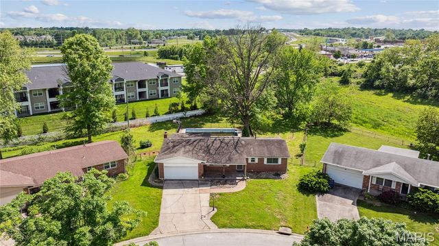 37 Cloverdale Drive, St Charles, MO 63304