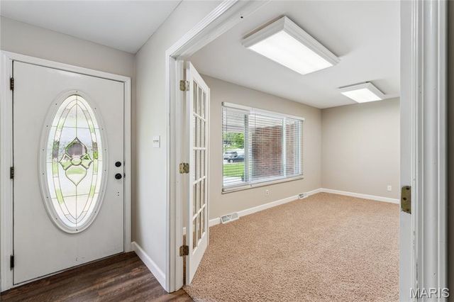37 Cloverdale Drive, St Charles, MO 63304