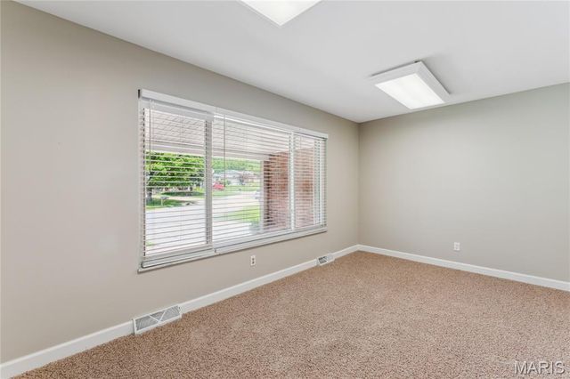 37 Cloverdale Drive, St Charles, MO 63304