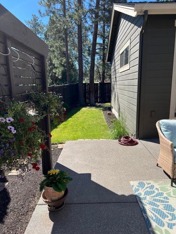 60415 Hedgewood Lane, Bend, OR 97702