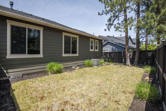 60415 Hedgewood Lane, Bend, OR 97702