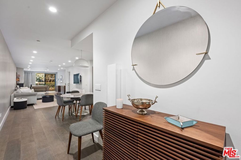 Image 10 of property listing at 701 Ocean Avenue 110, Santa Monica, CA 90402