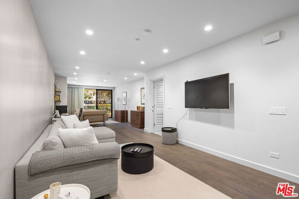 Image 12 of property listing at 701 Ocean Avenue 110, Santa Monica, CA 90402