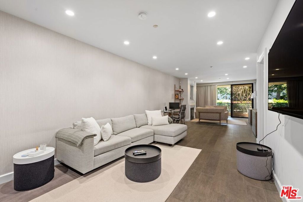 Image 14 of property listing at 701 Ocean Avenue 110, Santa Monica, CA 90402