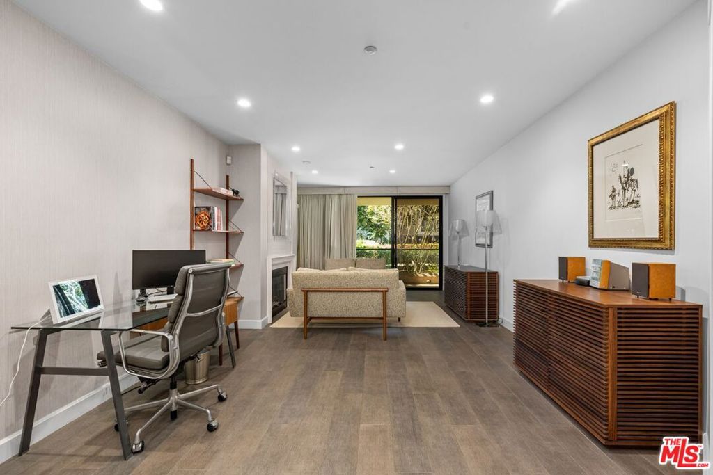 Image 15 of property listing at 701 Ocean Avenue 110, Santa Monica, CA 90402