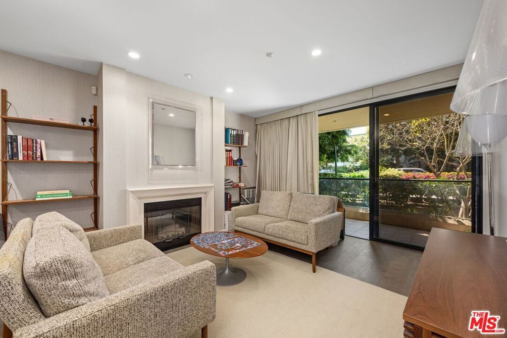 Image 16 of property listing at 701 Ocean Avenue 110, Santa Monica, CA 90402