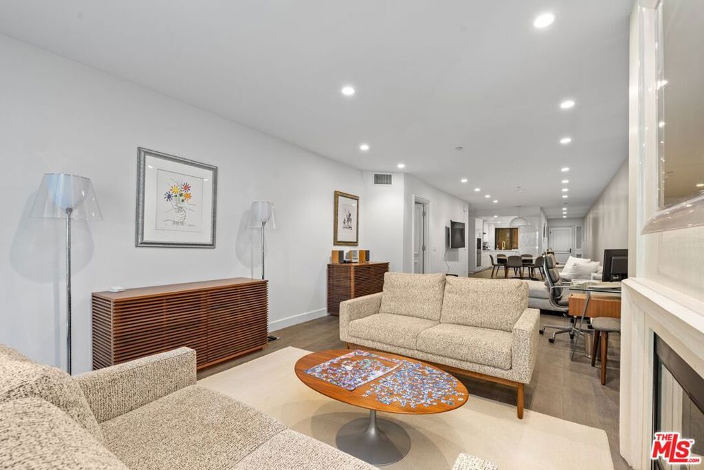 Image 17 of property listing at 701 Ocean Avenue 110, Santa Monica, CA 90402