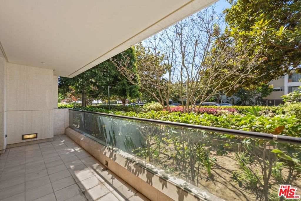 Image 18 of property listing at 701 Ocean Avenue 110, Santa Monica, CA 90402