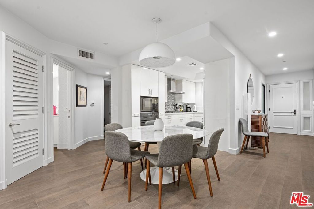 Image 19 of property listing at 701 Ocean Avenue 110, Santa Monica, CA 90402