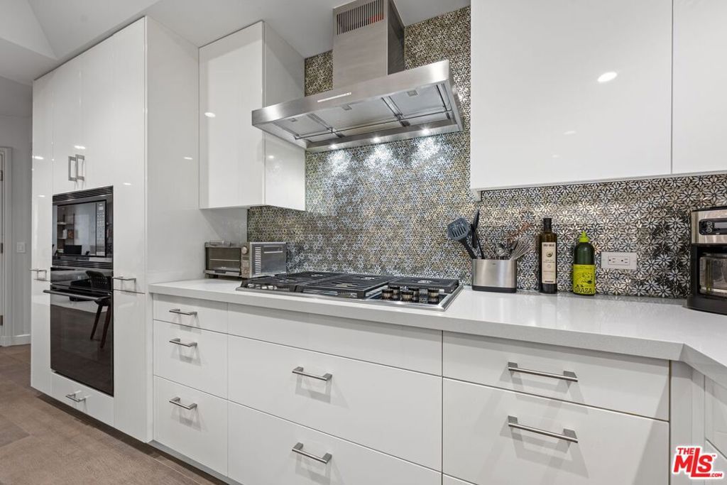 Image 20 of property listing at 701 Ocean Avenue 110, Santa Monica, CA 90402