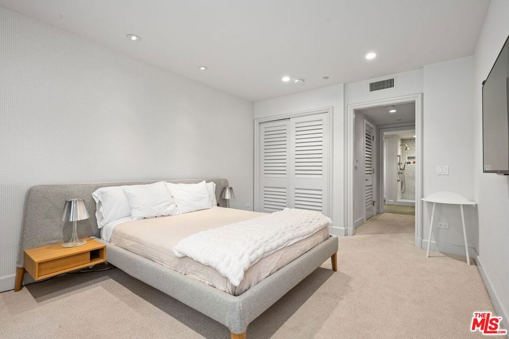Image 21 of property listing at 701 Ocean Avenue 110, Santa Monica, CA 90402