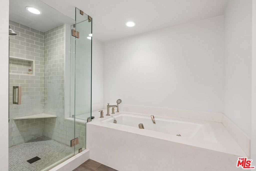 Image 23 of property listing at 701 Ocean Avenue 110, Santa Monica, CA 90402