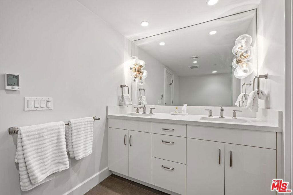 Image 24 of property listing at 701 Ocean Avenue 110, Santa Monica, CA 90402