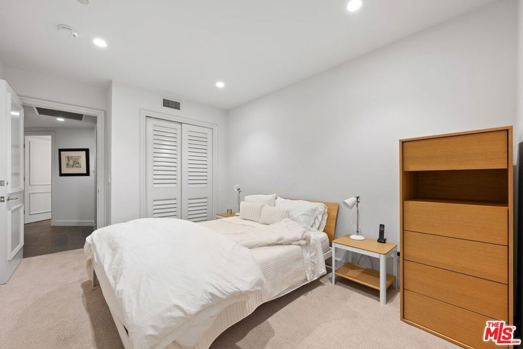 Image 28 of property listing at 701 Ocean Avenue 110, Santa Monica, CA 90402