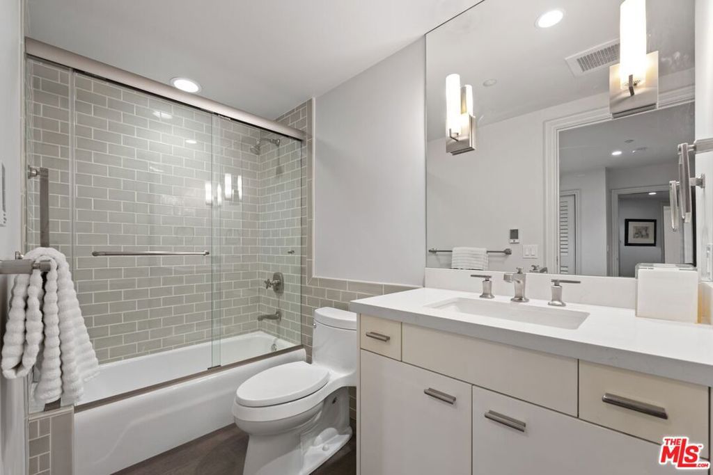 Image 29 of property listing at 701 Ocean Avenue 110, Santa Monica, CA 90402