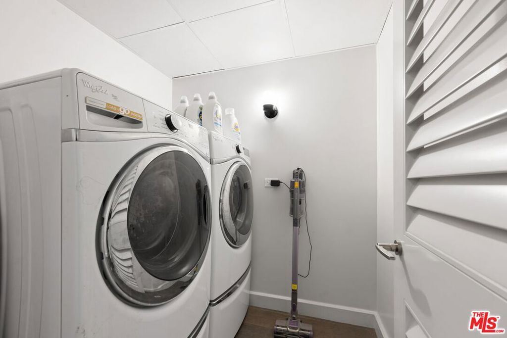 Image 30 of property listing at 701 Ocean Avenue 110, Santa Monica, CA 90402
