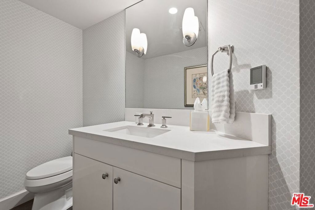 Image 31 of property listing at 701 Ocean Avenue 110, Santa Monica, CA 90402