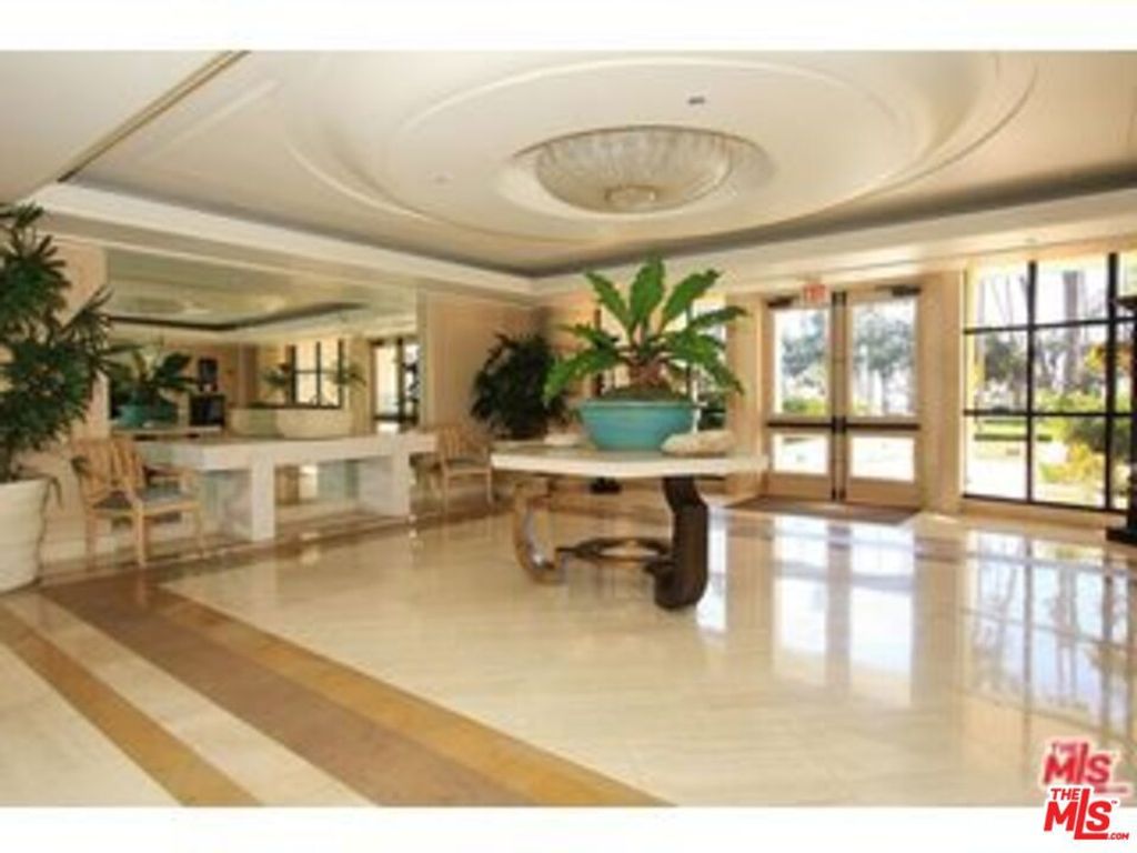 Image 4 of property listing at 701 Ocean Avenue 110, Santa Monica, CA 90402