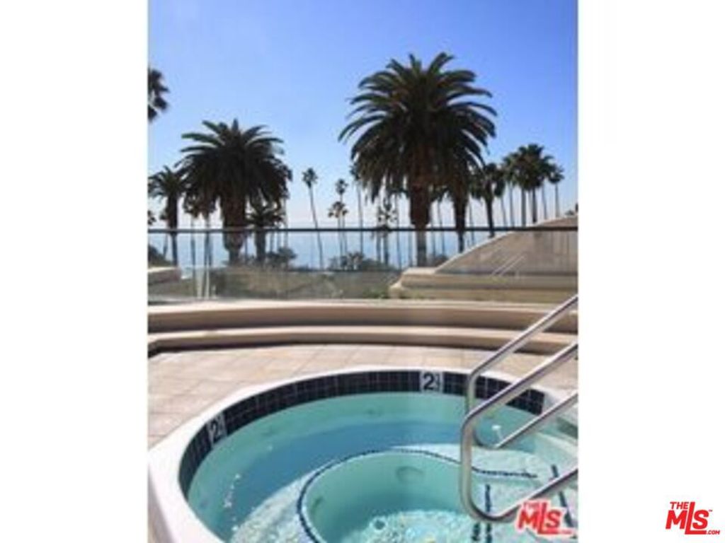 Image 7 of property listing at 701 Ocean Avenue 110, Santa Monica, CA 90402