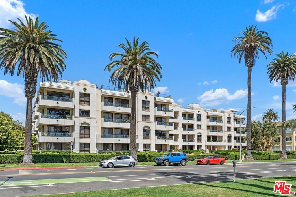 Image 9 of property listing at 701 Ocean Avenue 110, Santa Monica, CA 90402