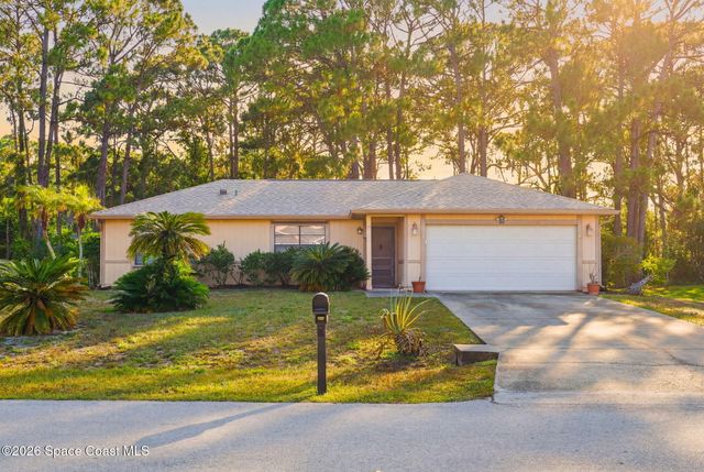852 Lamplighter Drive NW, Palm Bay, FL 32907