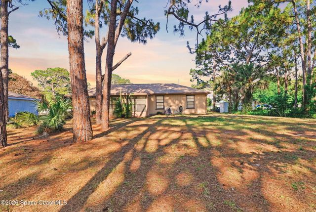 852 Lamplighter Drive NW, Palm Bay, FL 32907