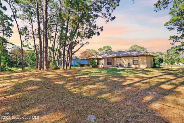 852 Lamplighter Drive NW, Palm Bay, FL 32907