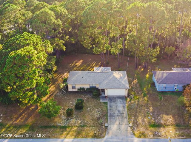 852 Lamplighter Drive NW, Palm Bay, FL 32907