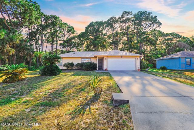 852 Lamplighter Drive NW, Palm Bay, FL 32907
