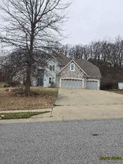 6826 N Charleston Drive, Kansas City, MO 64119