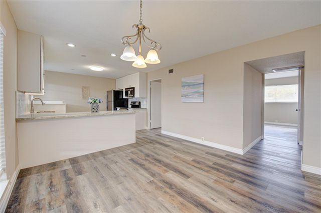 2101 Fountain View Drive 76, Houston, TX 77057