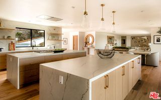 122 Patrician Way, Pasadena, CA 91105