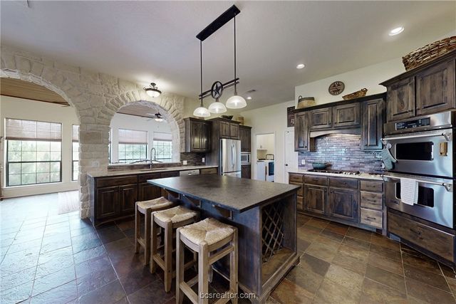 7576 River Ridge Drive, College Station, TX 77845